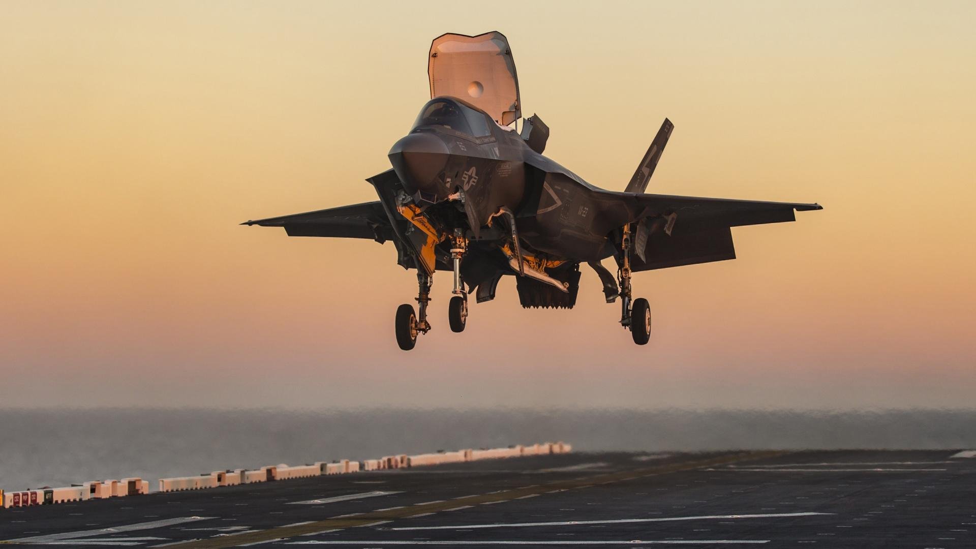 fb体育电竞-画面定格：最令人铭记的瞬间回放，画面定格在…的作文600字