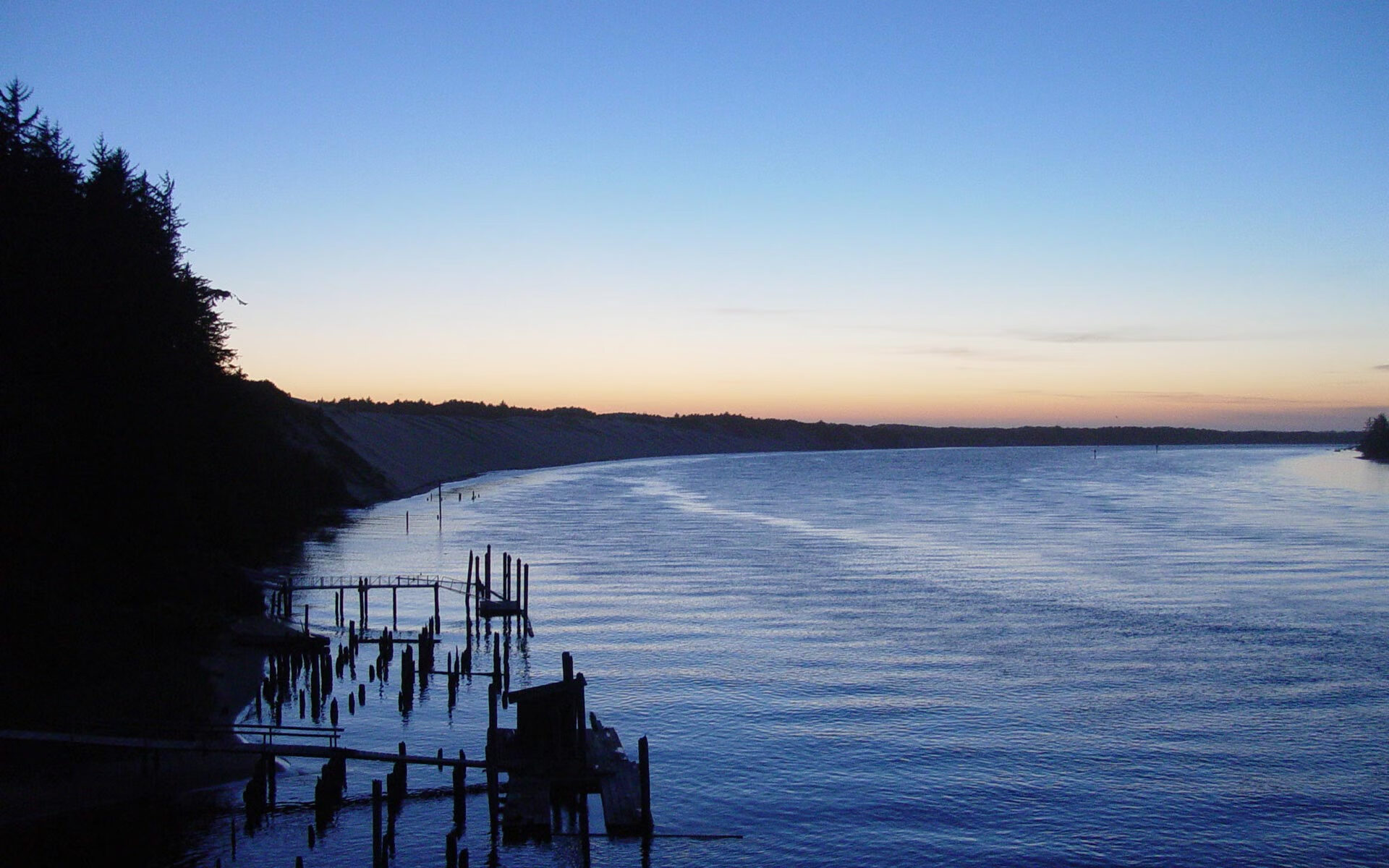 fb体育网页版-足球文化讲座走进高校和社区，弘扬体育精神激发青少年热情，校园足球文化展示